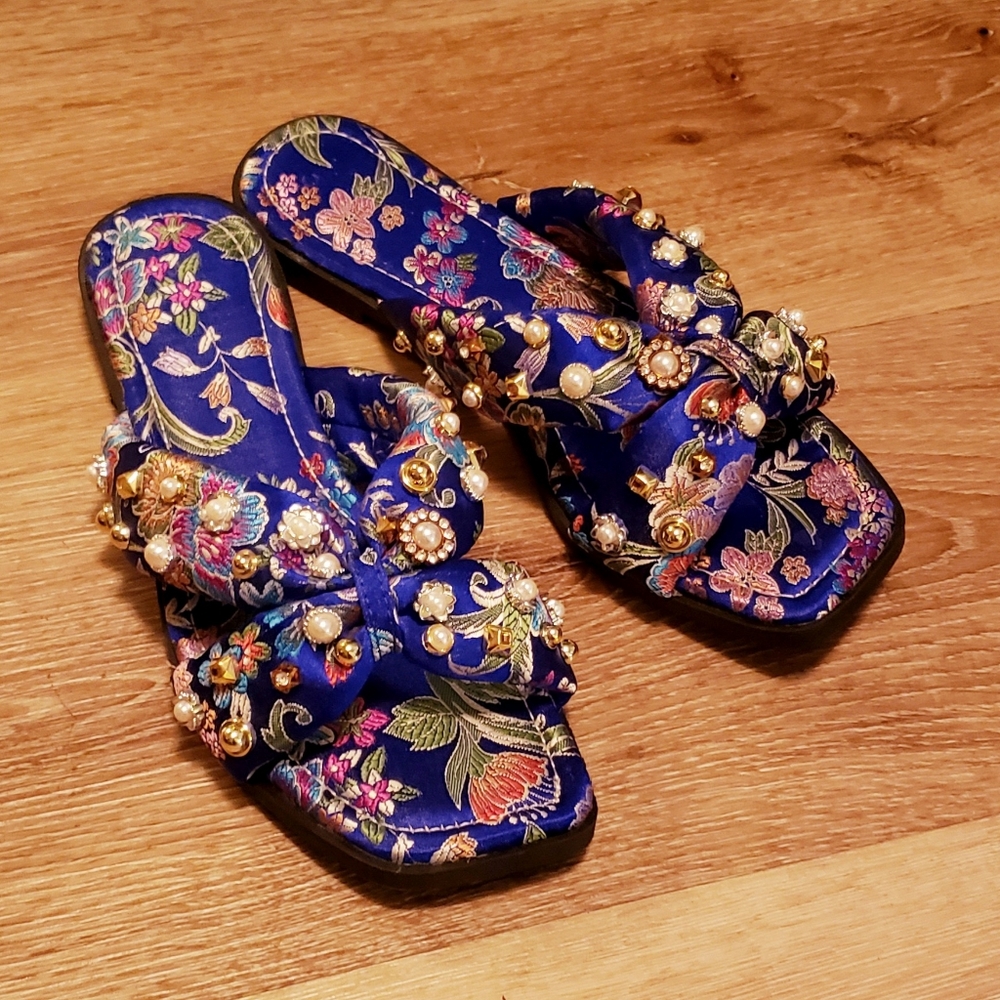 AZALEA WANG Floral Embellished Women's Sandals SZ 8.5